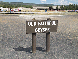 04-10-1 Old Faithful Geyser